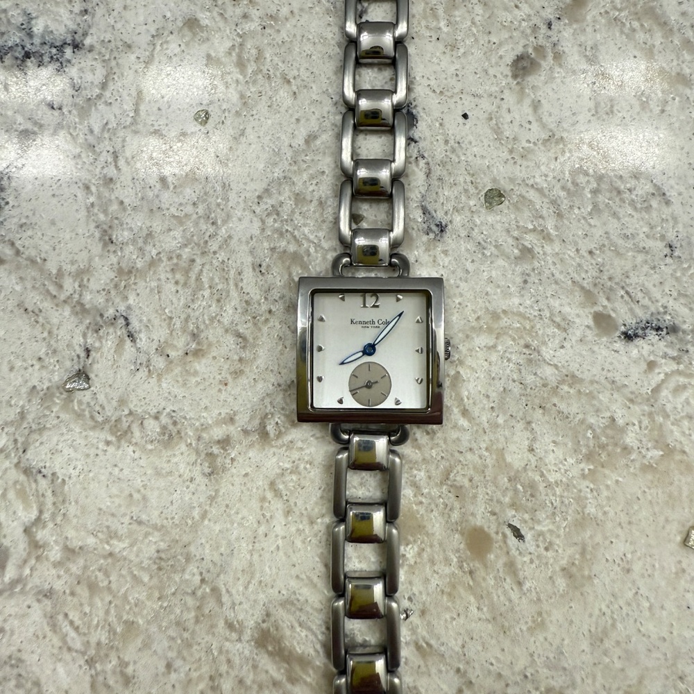 Pre- Owned - Women's Kenneth Cole Silver Sone Stainless‎ Square  watch - Picture 4 of 9